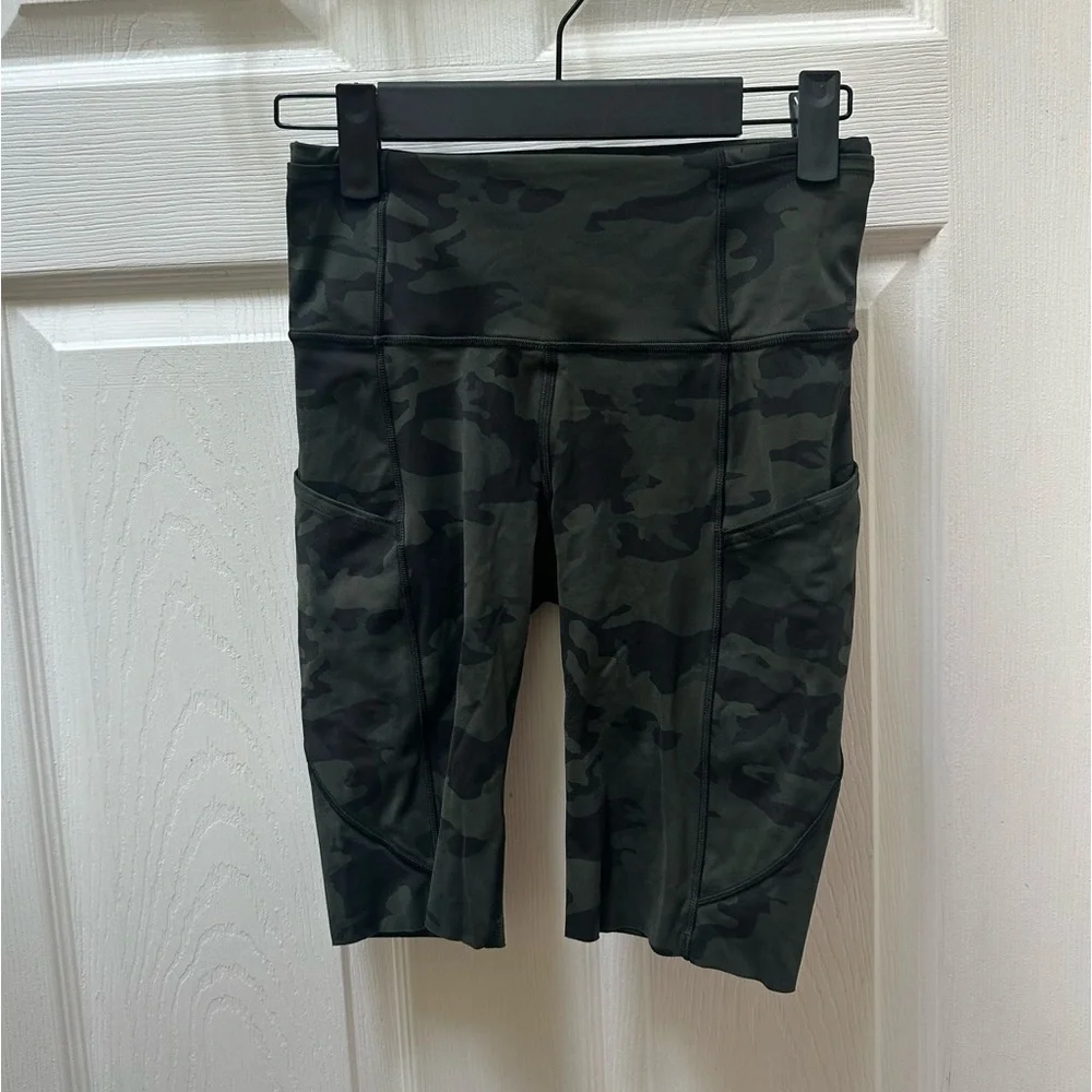 Lululemon fast and free spandex, biker shorts, green camouflage camo 4
